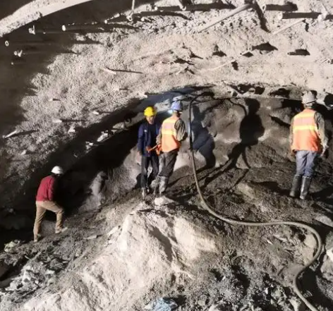 横栏镇拱顶带模注浆料的施工流程及注意事项